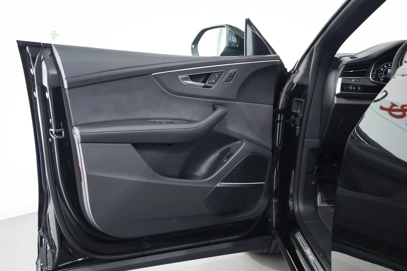 2026 Audi RS Q8 performance angeboten von einem Supersportwagenhändler in Zibido San Giacomo, Italien, Foto 14 von 25