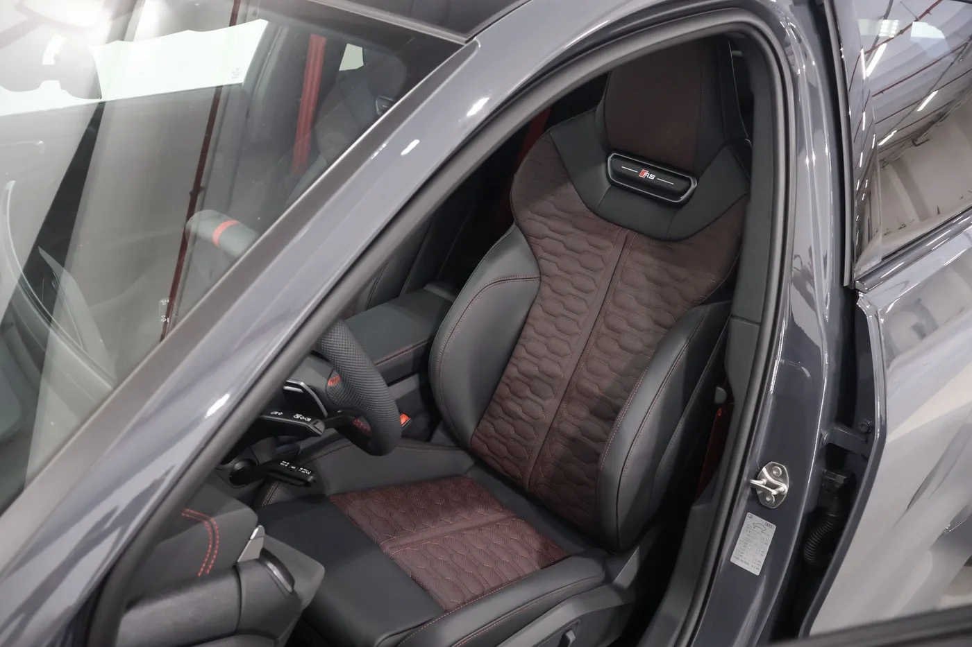 2026 Audi RS5 Avant e-hybrid, quattro offered by a supercar dealer in Zibido San Giacomo, Italy, photo 8 of 23