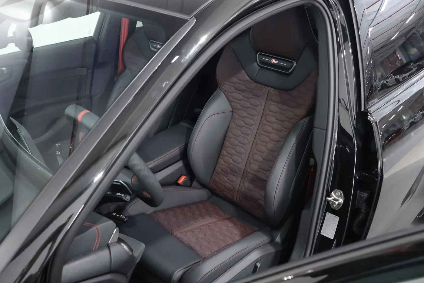 2026 Audi RS5 Avant e-hybrid, quattro offered by a supercar dealer in Zibido San Giacomo, Italy, photo 8 of 25