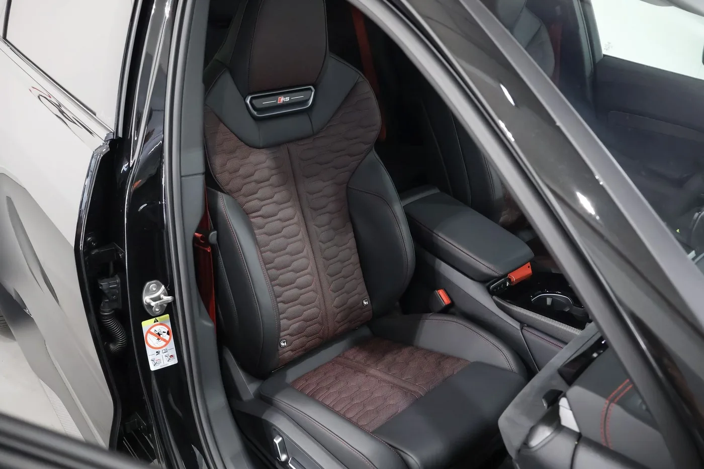 2026 Audi RS5 Avant e-hybrid, quattro offered by a supercar dealer in Zibido San Giacomo, Italy, photo 10 of 25