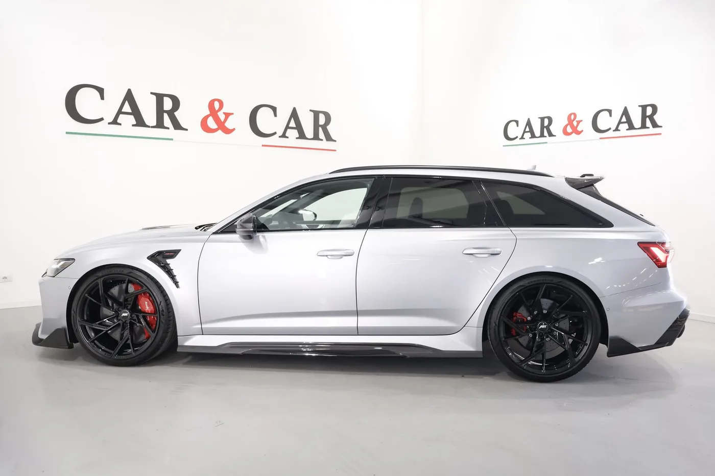 2026 Audi RS6 Avant angeboten von einem Supersportwagenhändler in Zibido San Giacomo, Italien, Foto 6 von 25