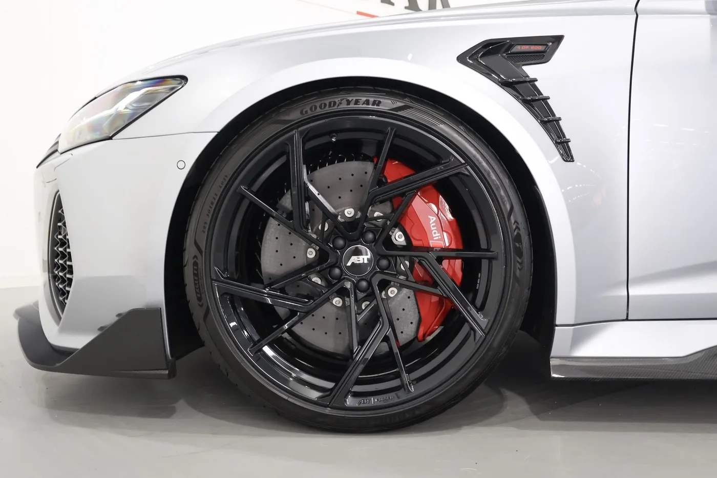 2026 Audi RS6 Avant angeboten von einem Supersportwagenhändler in Zibido San Giacomo, Italien, Foto 7 von 25