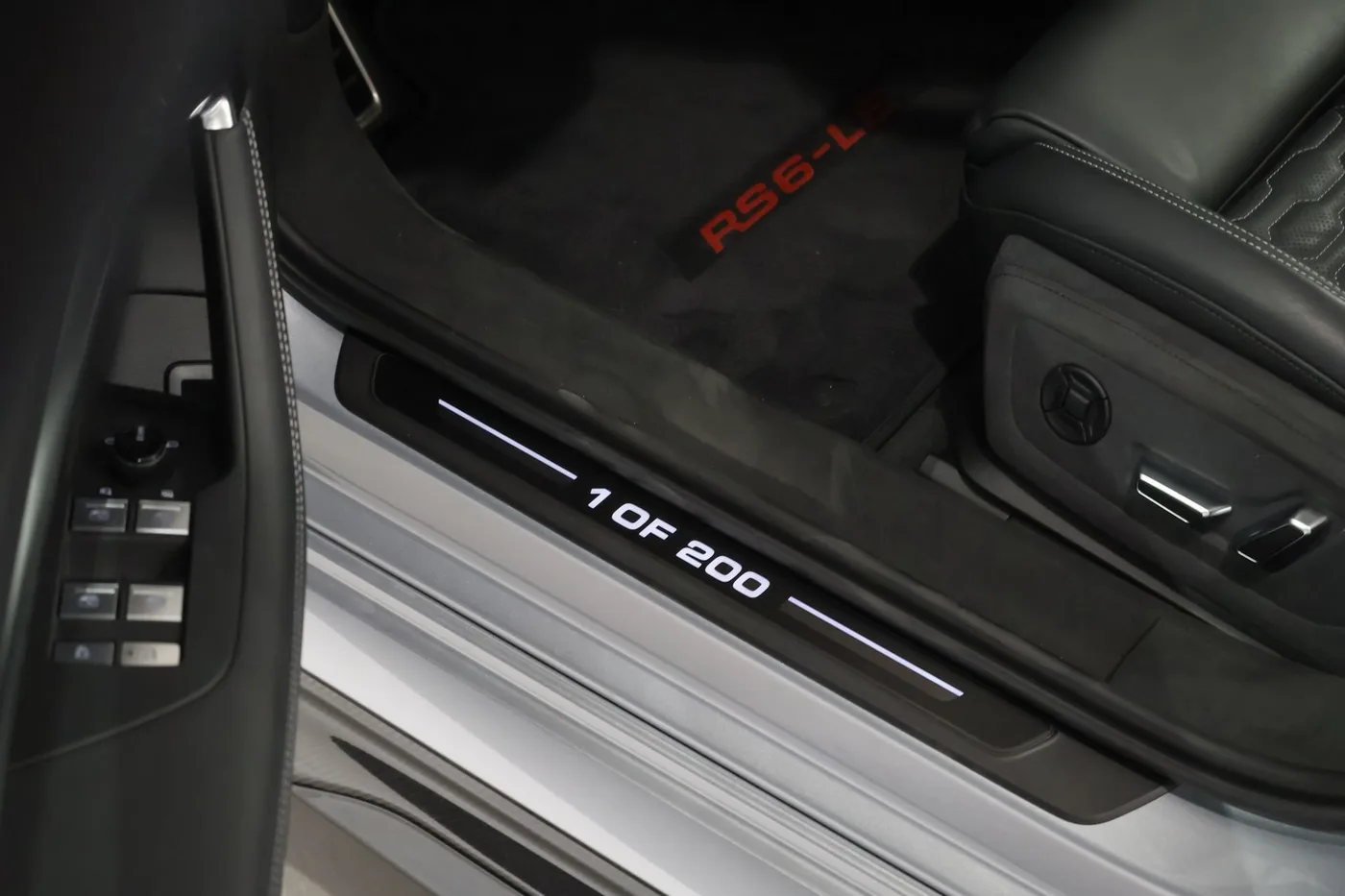 2026 Audi RS6 Avant angeboten von einem Supersportwagenhändler in Zibido San Giacomo, Italien, Foto 10 von 25