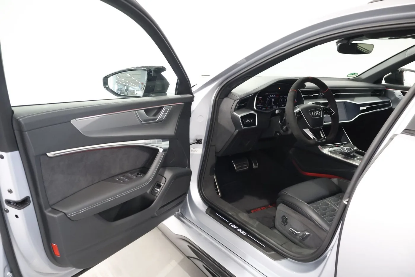 2026 Audi RS6 Avant angeboten von einem Supersportwagenhändler in Zibido San Giacomo, Italien, Foto 11 von 25