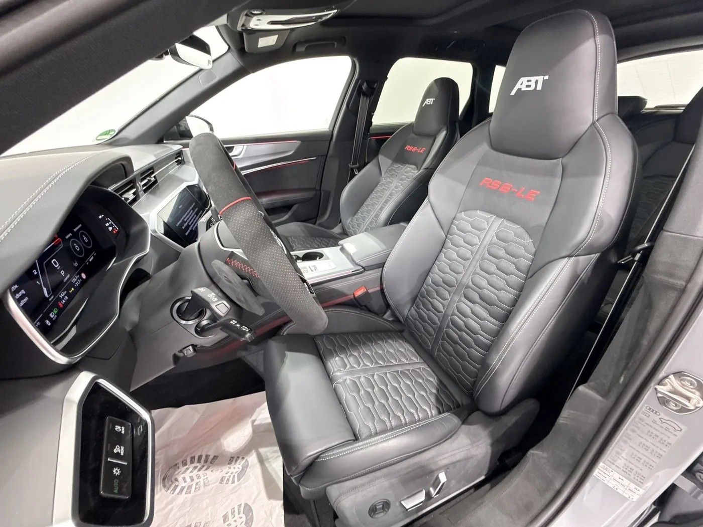 2026 Audi RS6 Avant angeboten von einem Supersportwagenhändler in Zibido San Giacomo, Italien, Foto 21 von 25