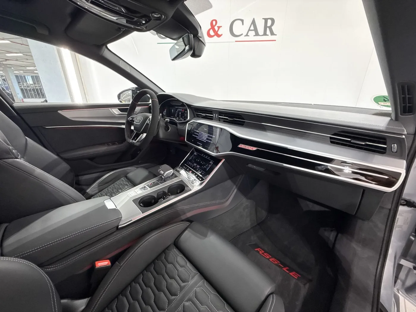 2026 Audi RS6 Avant angeboten von einem Supersportwagenhändler in Zibido San Giacomo, Italien, Foto 22 von 25