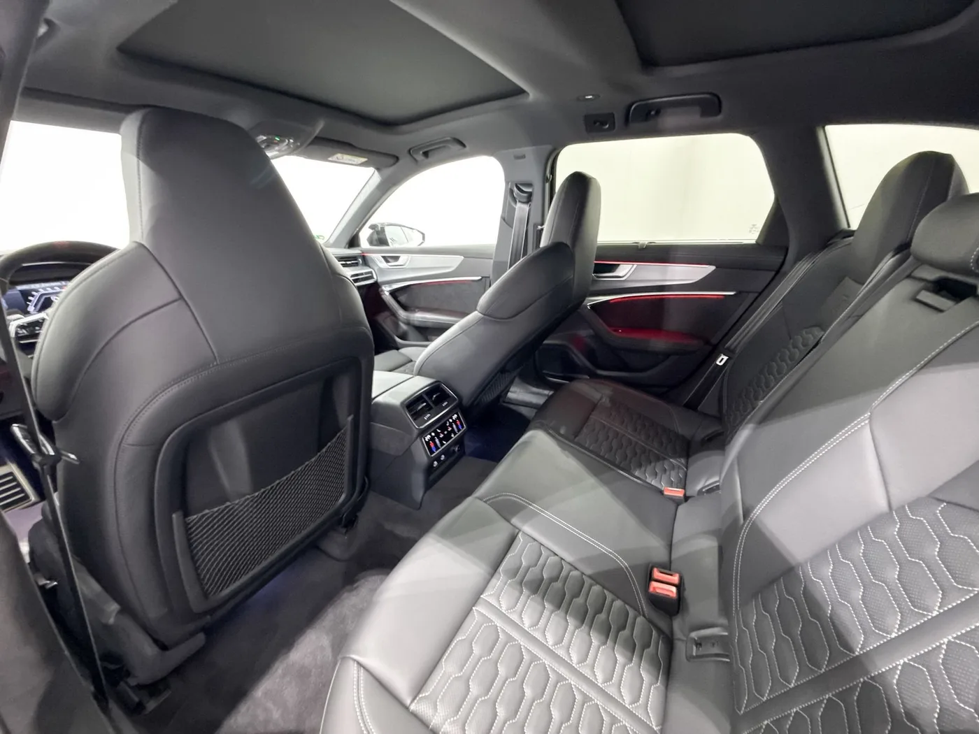 2026 Audi RS6 Avant angeboten von einem Supersportwagenhändler in Zibido San Giacomo, Italien, Foto 25 von 25
