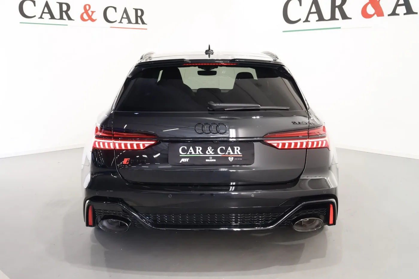 2026 Audi RS6 Avant performance angeboten von einem Supersportwagenhändler in Zibido San Giacomo, Italien, Foto 4 von 25