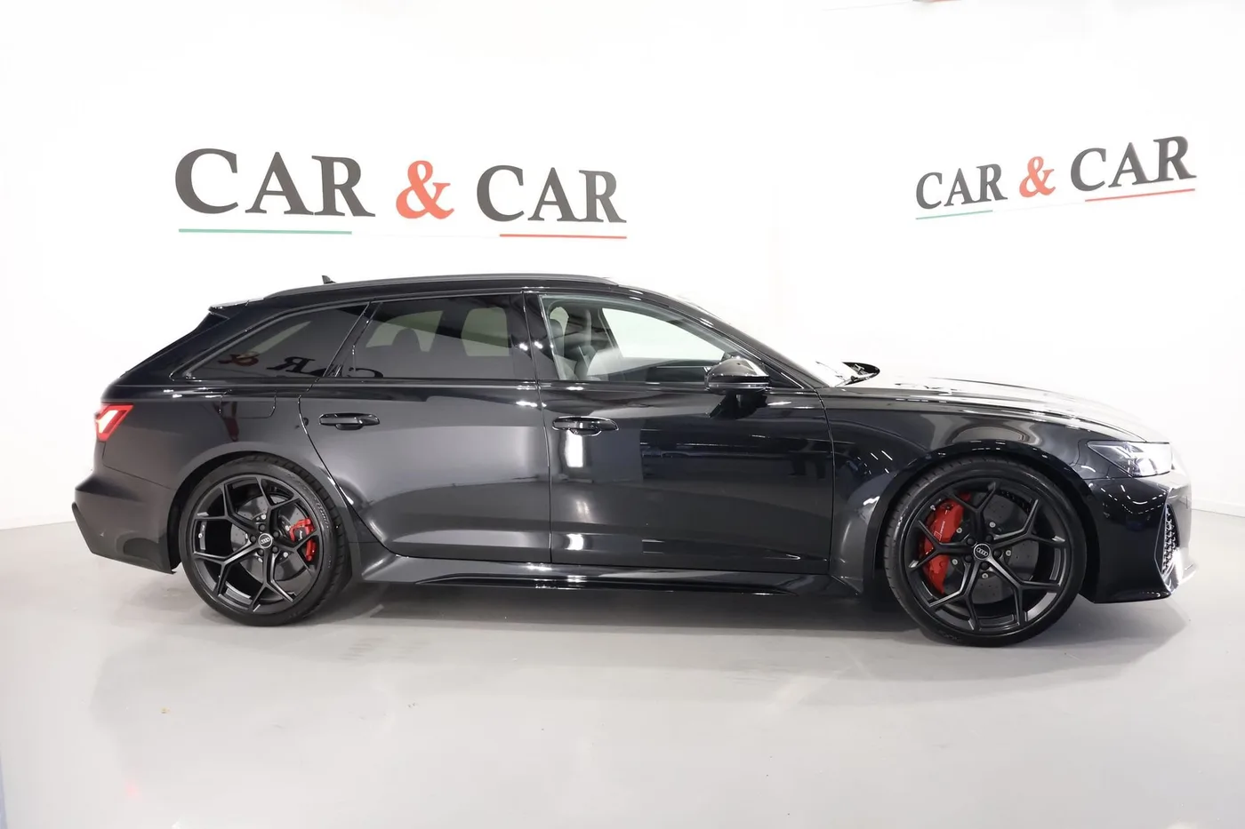 2026 Audi RS6 Avant performance angeboten von einem Supersportwagenhändler in Zibido San Giacomo, Italien, Foto 5 von 25