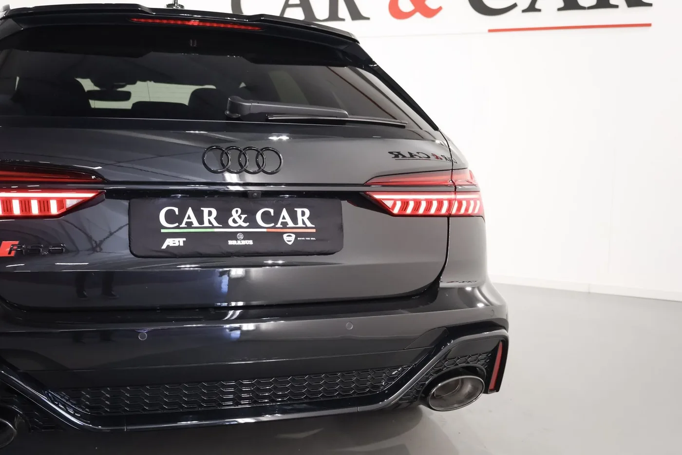 2026 Audi RS6 Avant performance angeboten von einem Supersportwagenhändler in Zibido San Giacomo, Italien, Foto 12 von 25