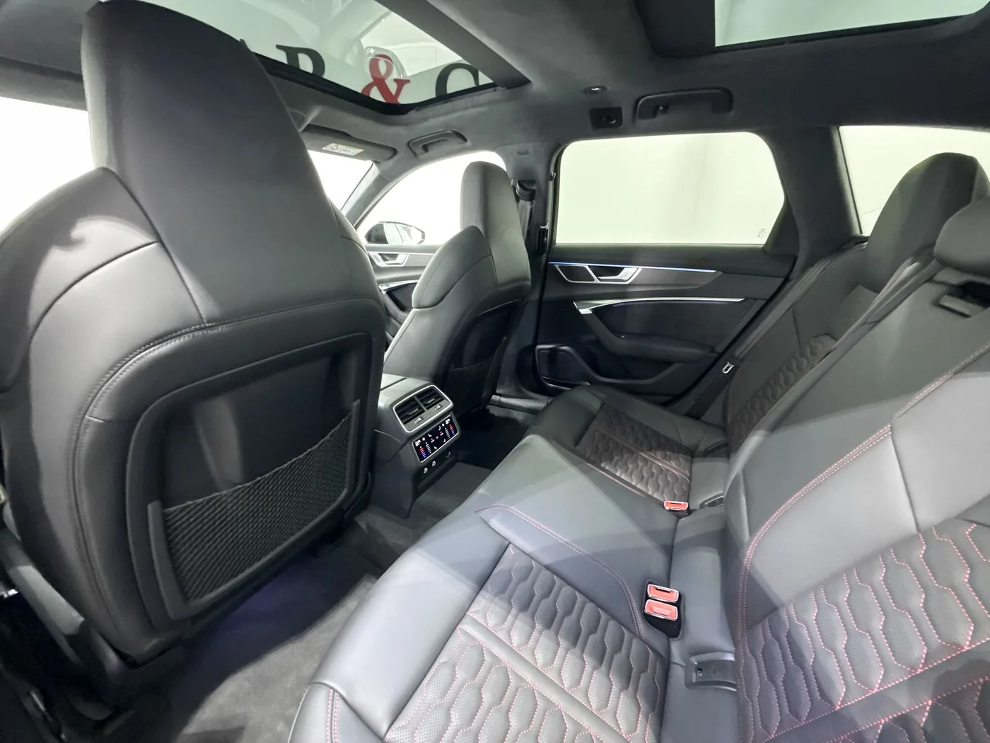 2026 Audi RS6 Avant performance angeboten von einem Supersportwagenhändler in Zibido San Giacomo, Italien, Foto 25 von 25