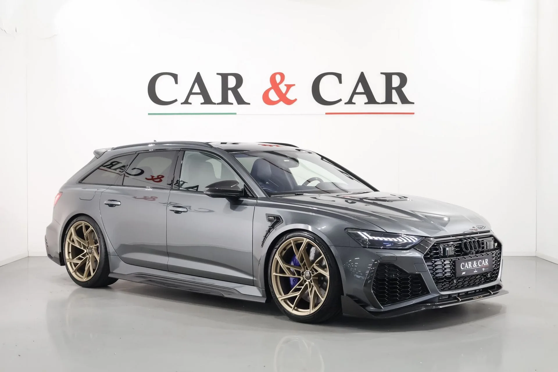 2026 Audi RS6 angeboten von einem Fachhändler in Zibido San Giacomo, Italien, Hauptfoto