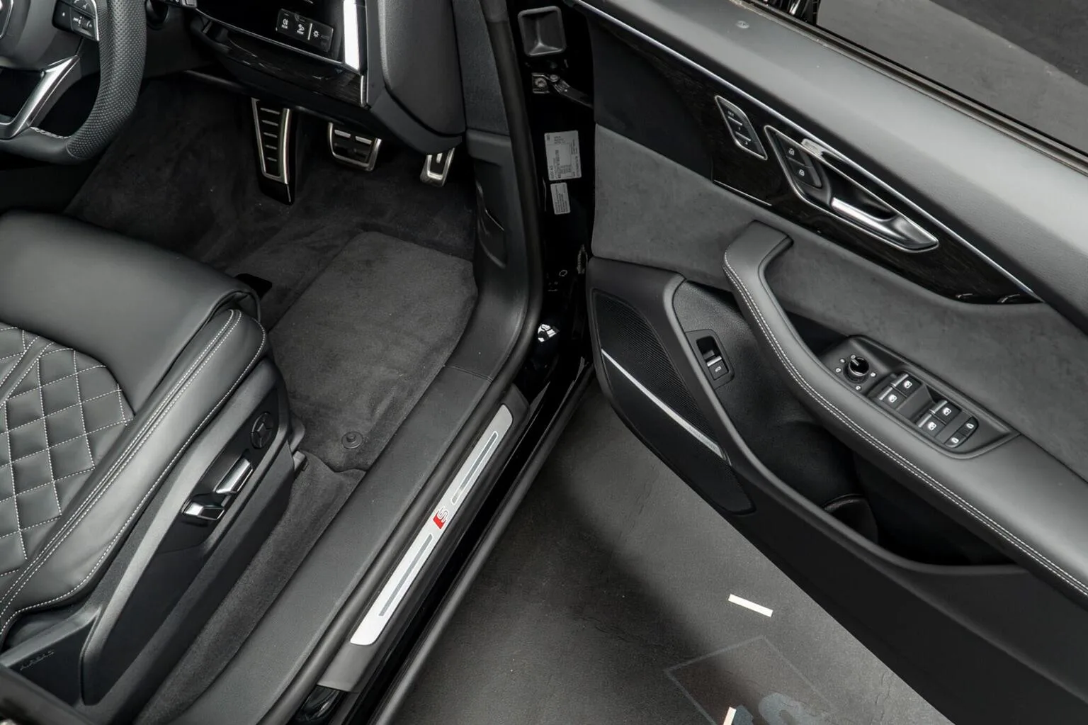2026 Audi SQ8 Black Edition, 28/30