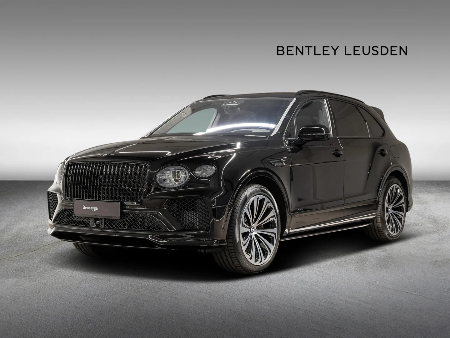 2026 Bentley Bentayga Azure Hybrid proposée par un concessionnaire agréé Bentley à Leusden, Pays-Bas, photo principale
