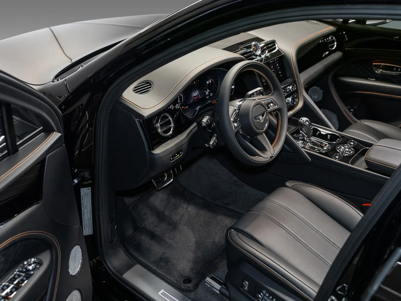 2026 Bentley Bentayga Azure Hybrid proposée par un concessionnaire agréé Bentley à Leusden, Pays-Bas, photo 11 sur 25