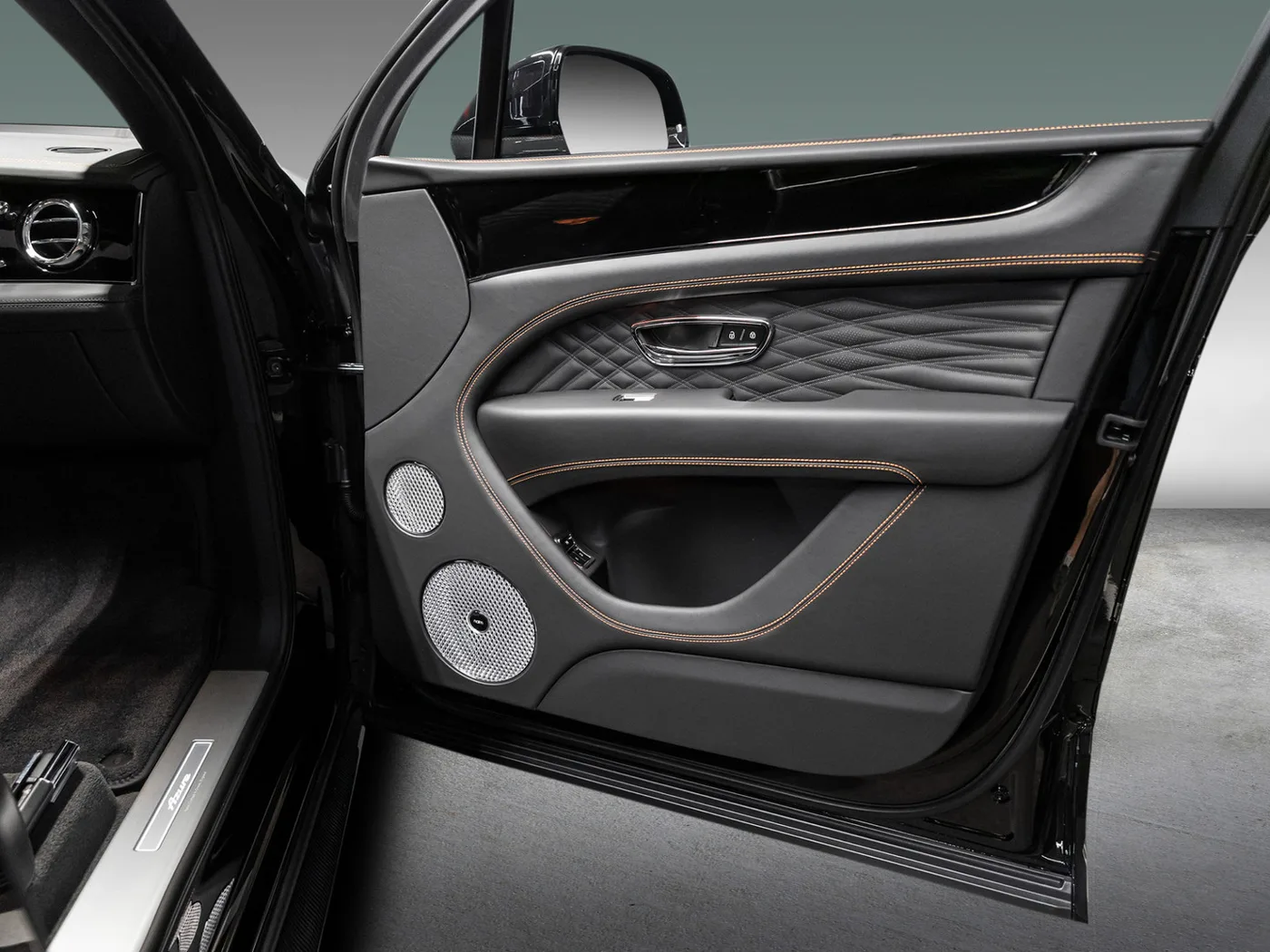 2026 Bentley Bentayga Azure Hybrid proposée par un concessionnaire agréé Bentley à Leusden, Pays-Bas, photo 12 sur 25