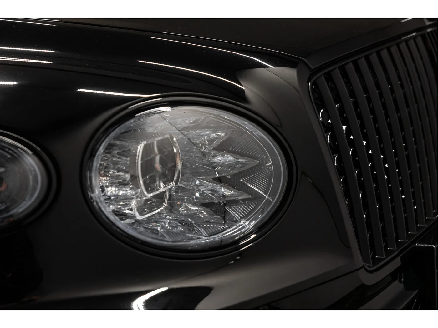 2026 Bentley Bentayga Azure Hybrid proposée par un concessionnaire agréé Bentley à Leusden, Pays-Bas, photo 14 sur 25