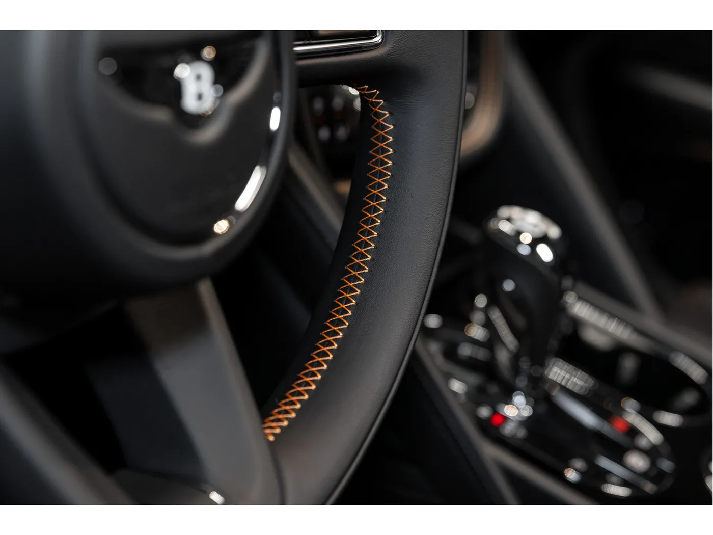 2026 Bentley Bentayga Azure Hybrid proposée par un concessionnaire agréé Bentley à Leusden, Pays-Bas, photo 15 sur 25
