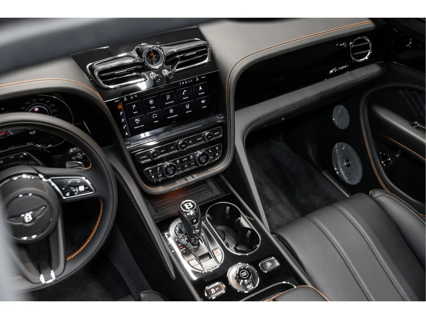 2026 Bentley Bentayga Azure Hybrid proposée par un concessionnaire agréé Bentley à Leusden, Pays-Bas, photo 16 sur 25