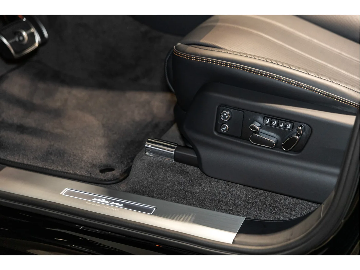 2026 Bentley Bentayga Azure Hybrid proposée par un concessionnaire agréé Bentley à Leusden, Pays-Bas, photo 17 sur 25