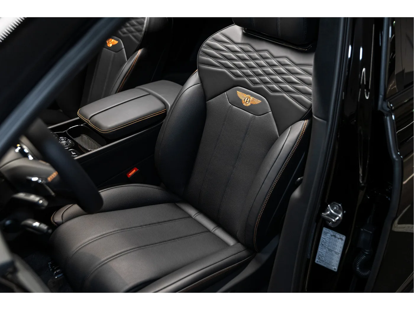 2026 Bentley Bentayga Azure Hybrid proposée par un concessionnaire agréé Bentley à Leusden, Pays-Bas, photo 18 sur 25