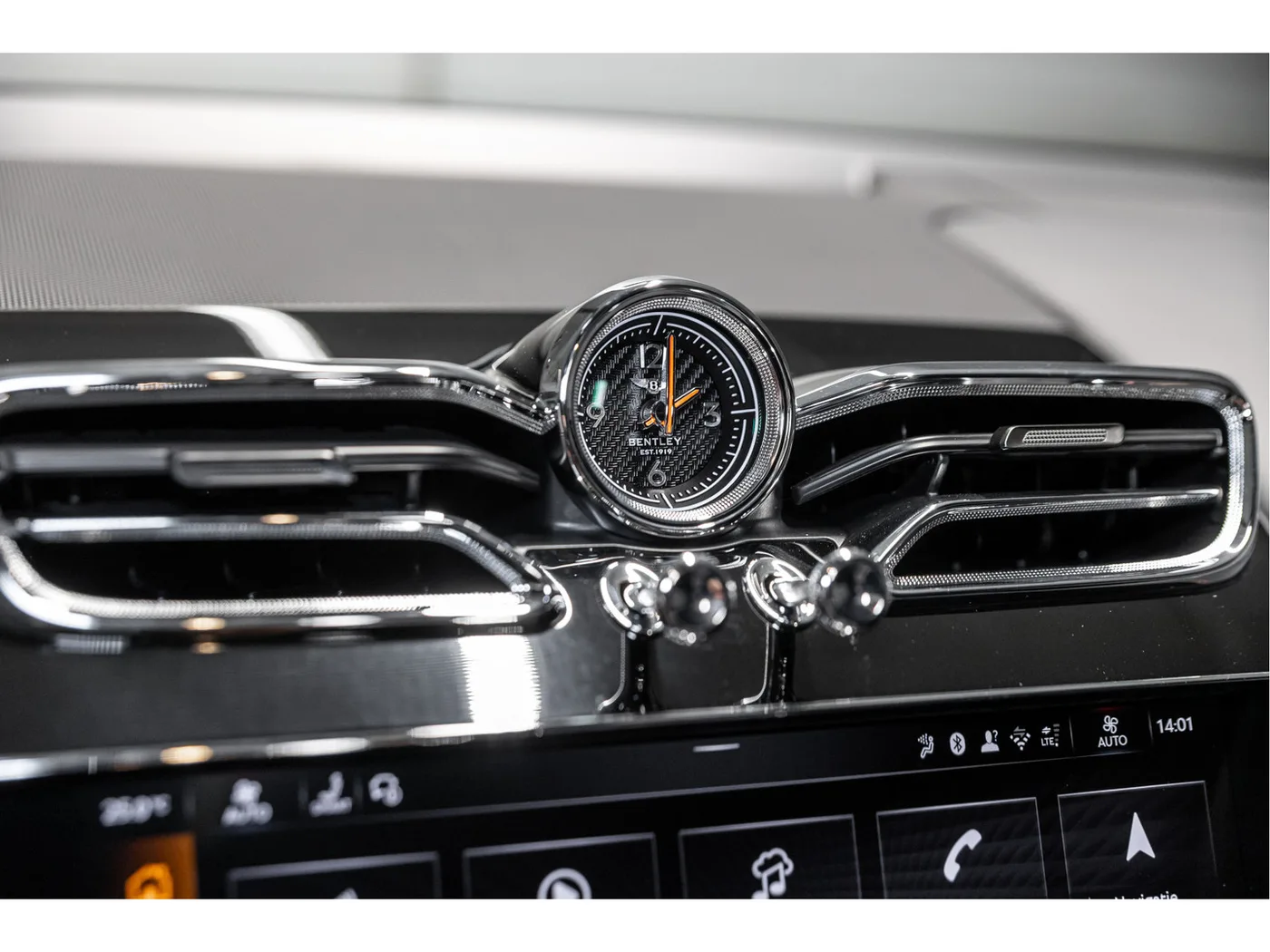 2026 Bentley Bentayga Azure Hybrid proposée par un concessionnaire agréé Bentley à Leusden, Pays-Bas, photo 22 sur 25