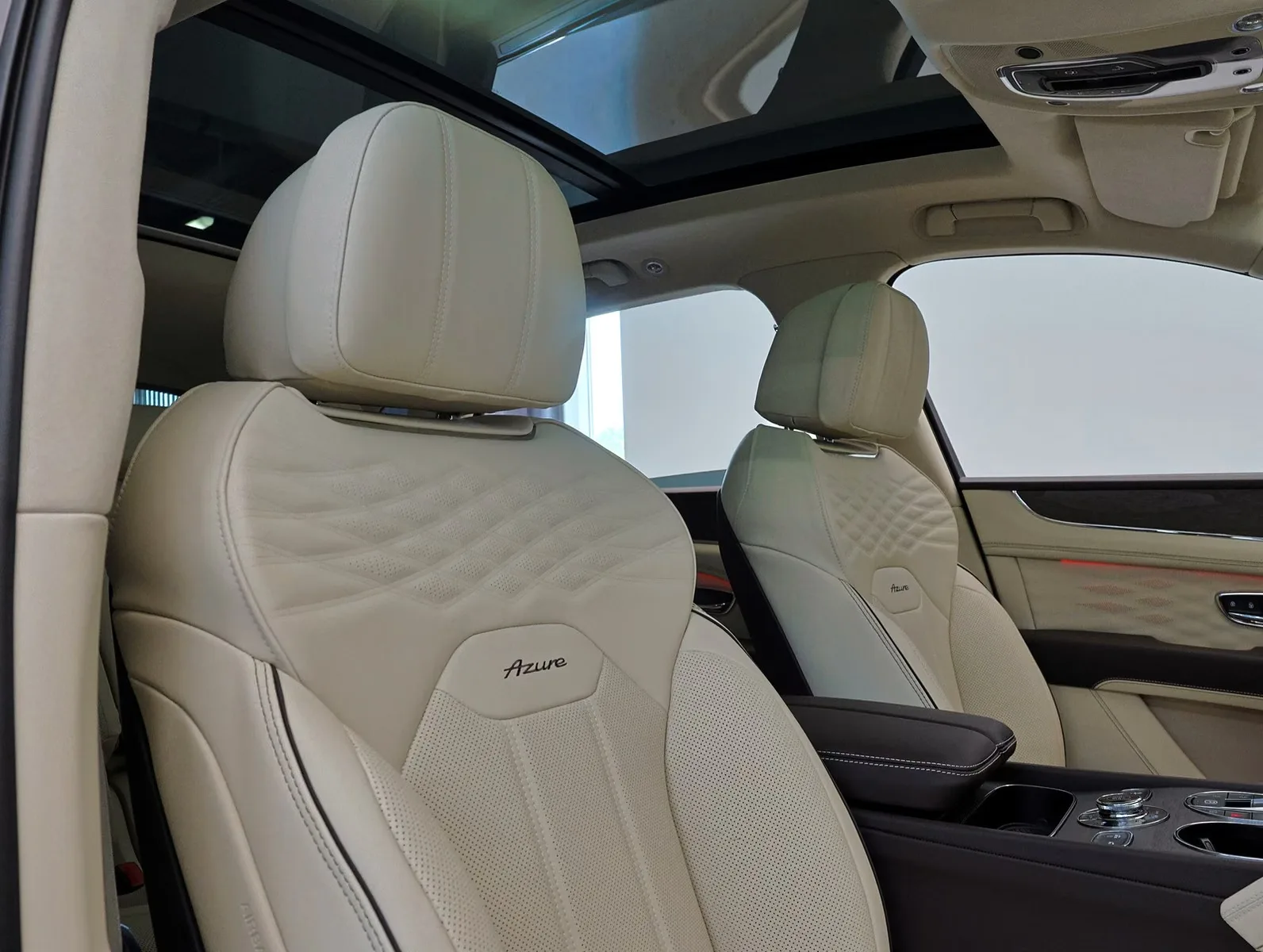 2026 Bentley Bentayga Azure, 13/23