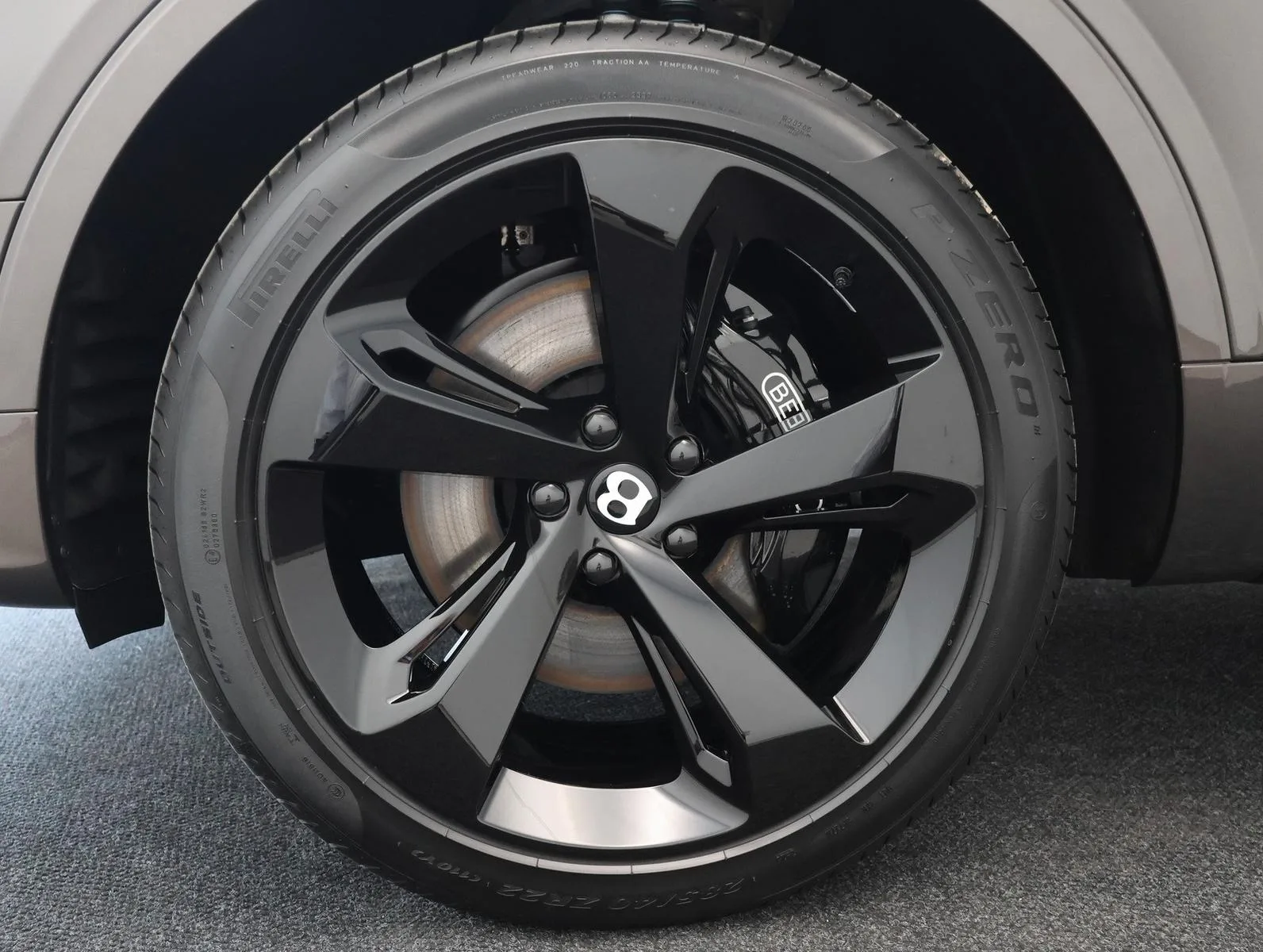 2026 Bentley Bentayga Azure, 16/23