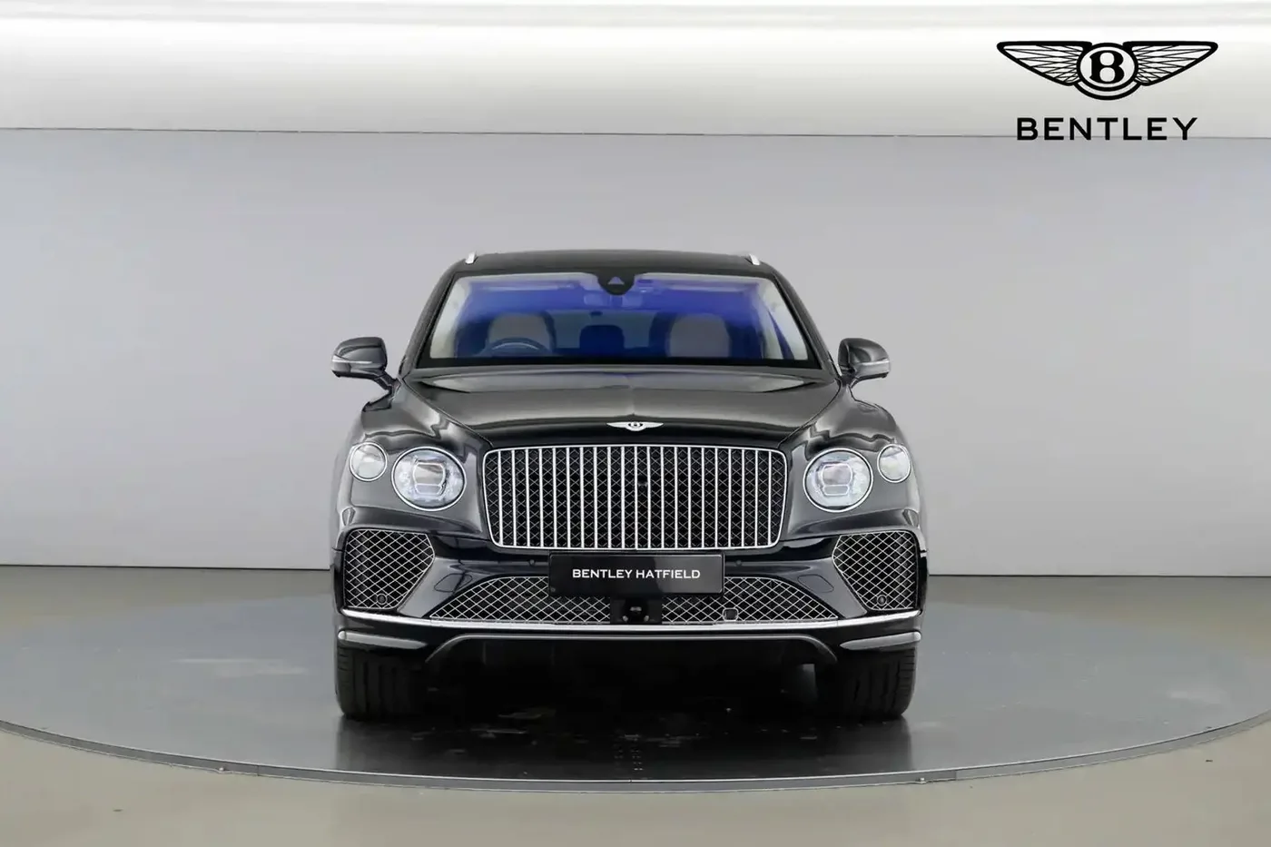 2026 Bentley Bentayga EWB proposée par un groupe de concessions agréées à Hatfield, Royaume-Uni, photo 2 sur 25