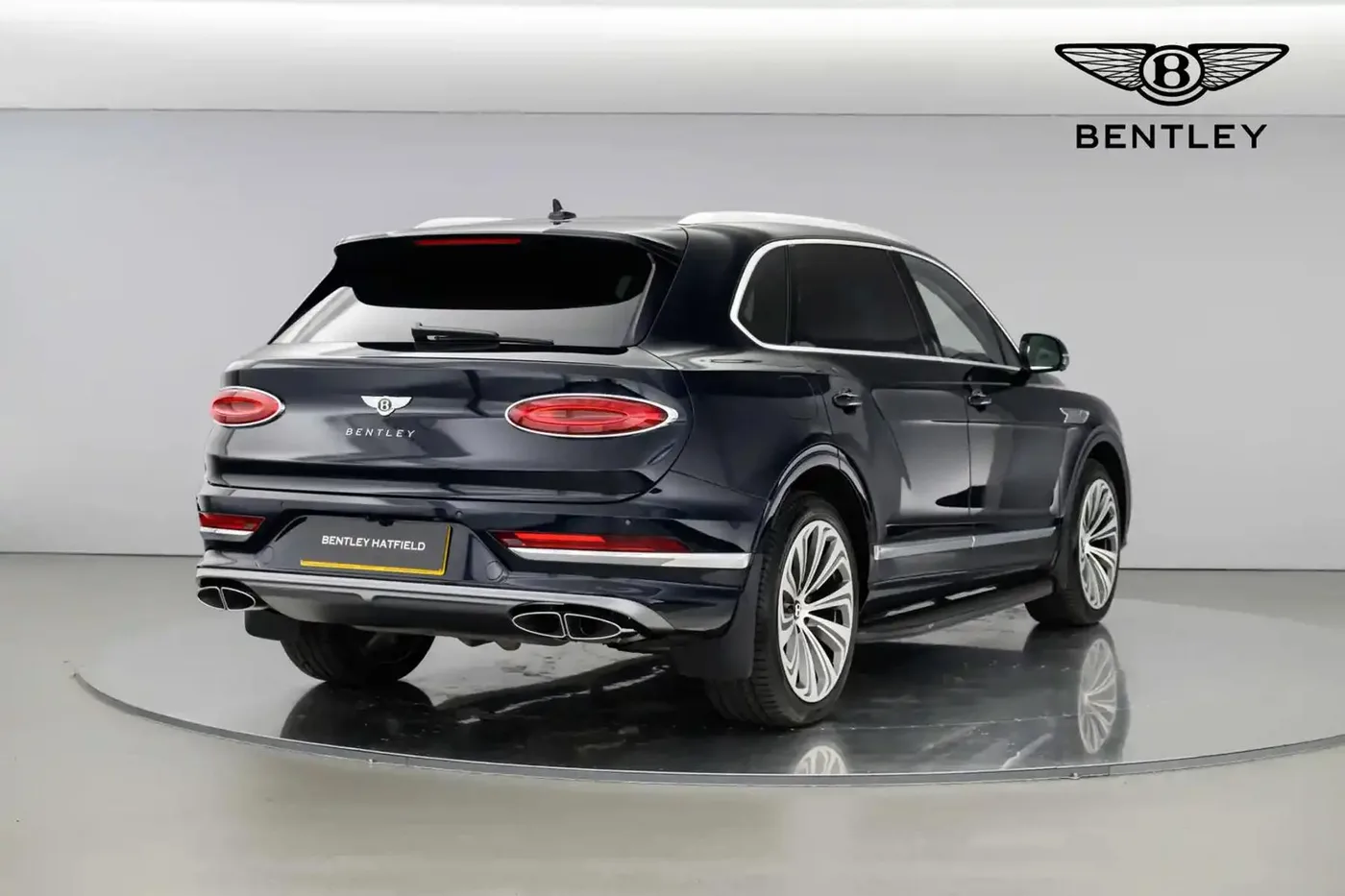 2026 Bentley Bentayga EWB proposée par un groupe de concessions agréées à Hatfield, Royaume-Uni, photo 4 sur 25