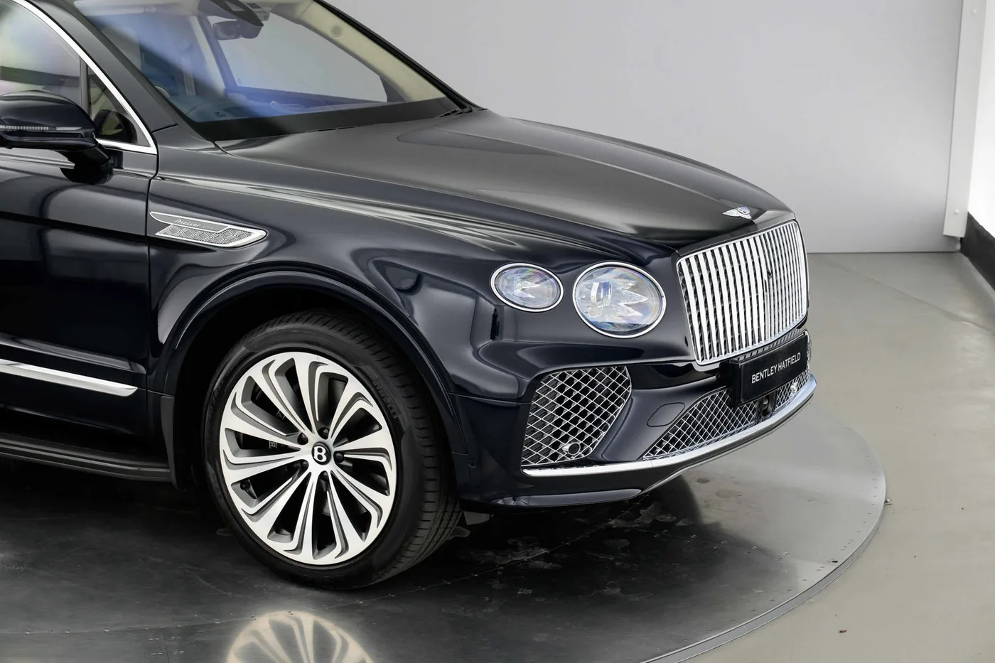 2026 Bentley Bentayga EWB proposée par un groupe de concessions agréées à Hatfield, Royaume-Uni, photo 14 sur 25