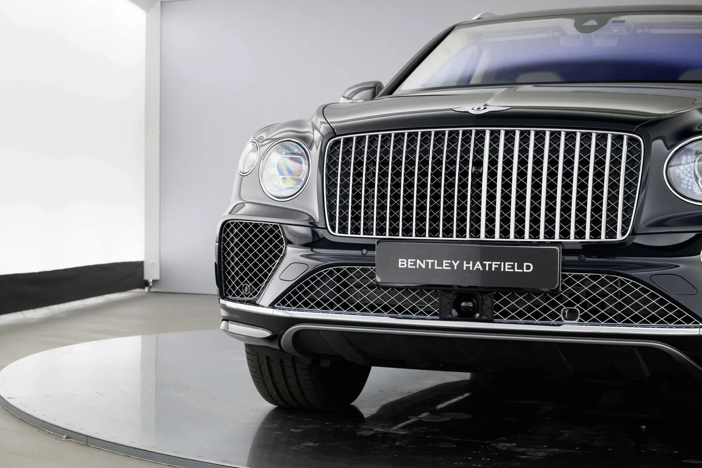 2026 Bentley Bentayga EWB proposée par un groupe de concessions agréées à Hatfield, Royaume-Uni, photo 15 sur 25