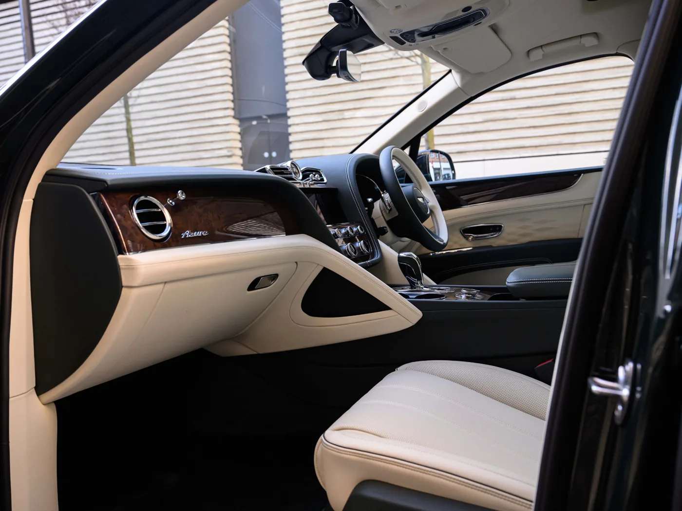 2026 Bentley Bentayga EWB Azure angeboten von einer Vertragshändlergruppe in London, Vereinigtes Königreich, Foto 15 von 25
