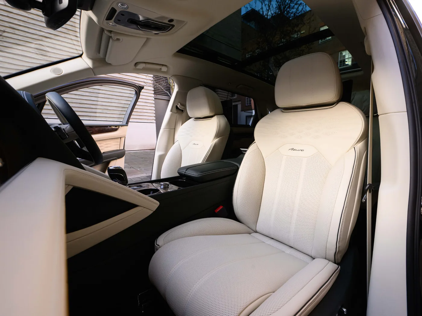 2026 Bentley Bentayga EWB Azure angeboten von einer Vertragshändlergruppe in London, Vereinigtes Königreich, Foto 19 von 25