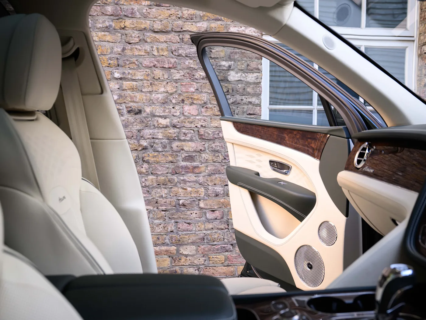 2026 Bentley Bentayga EWB Azure angeboten von einer Vertragshändlergruppe in London, Vereinigtes Königreich, Foto 24 von 25