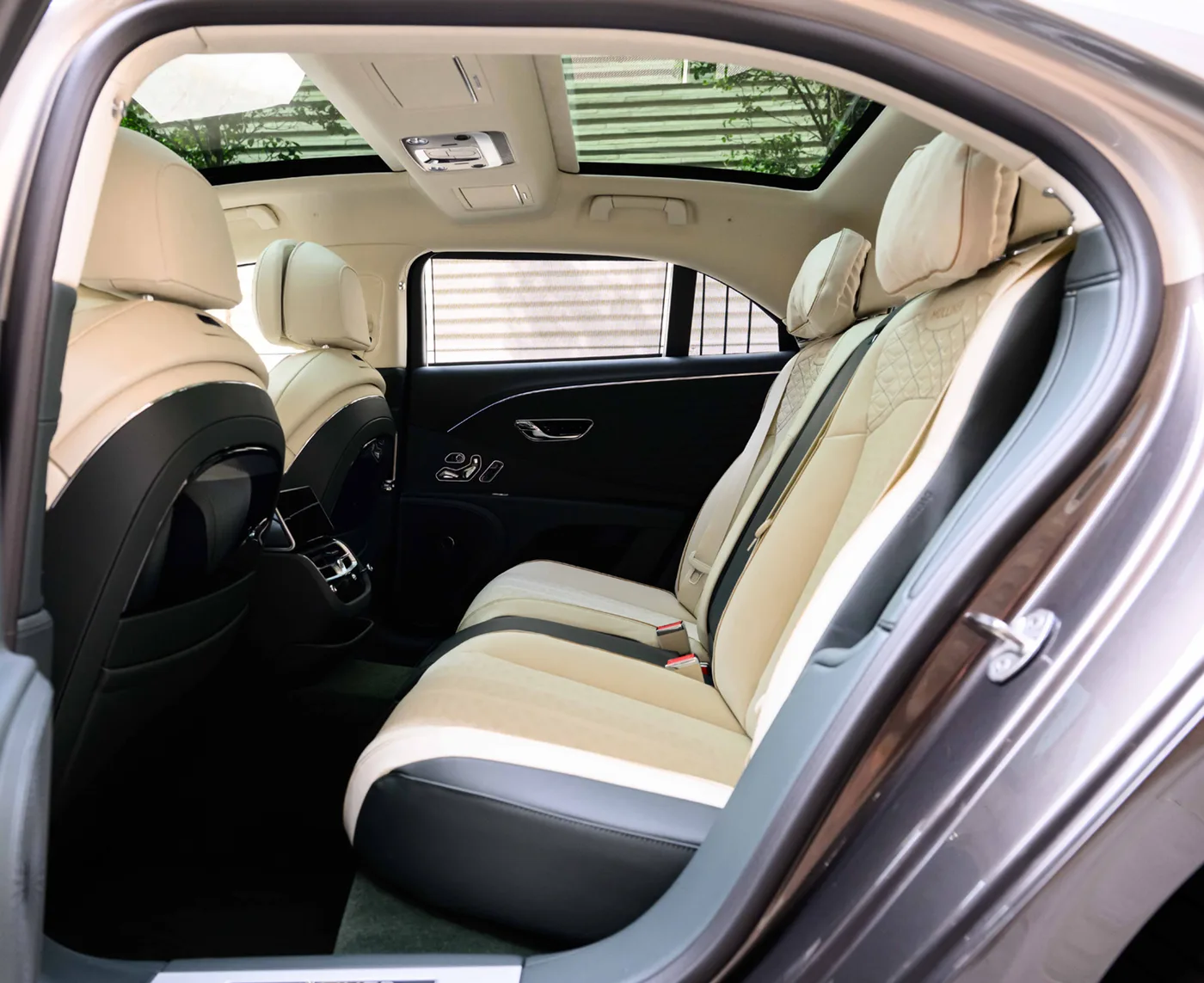 2026 Bentley Bentayga Mulliner angeboten von einer Vertragshändlergruppe in London, Vereinigtes Königreich, Foto 13 von 25