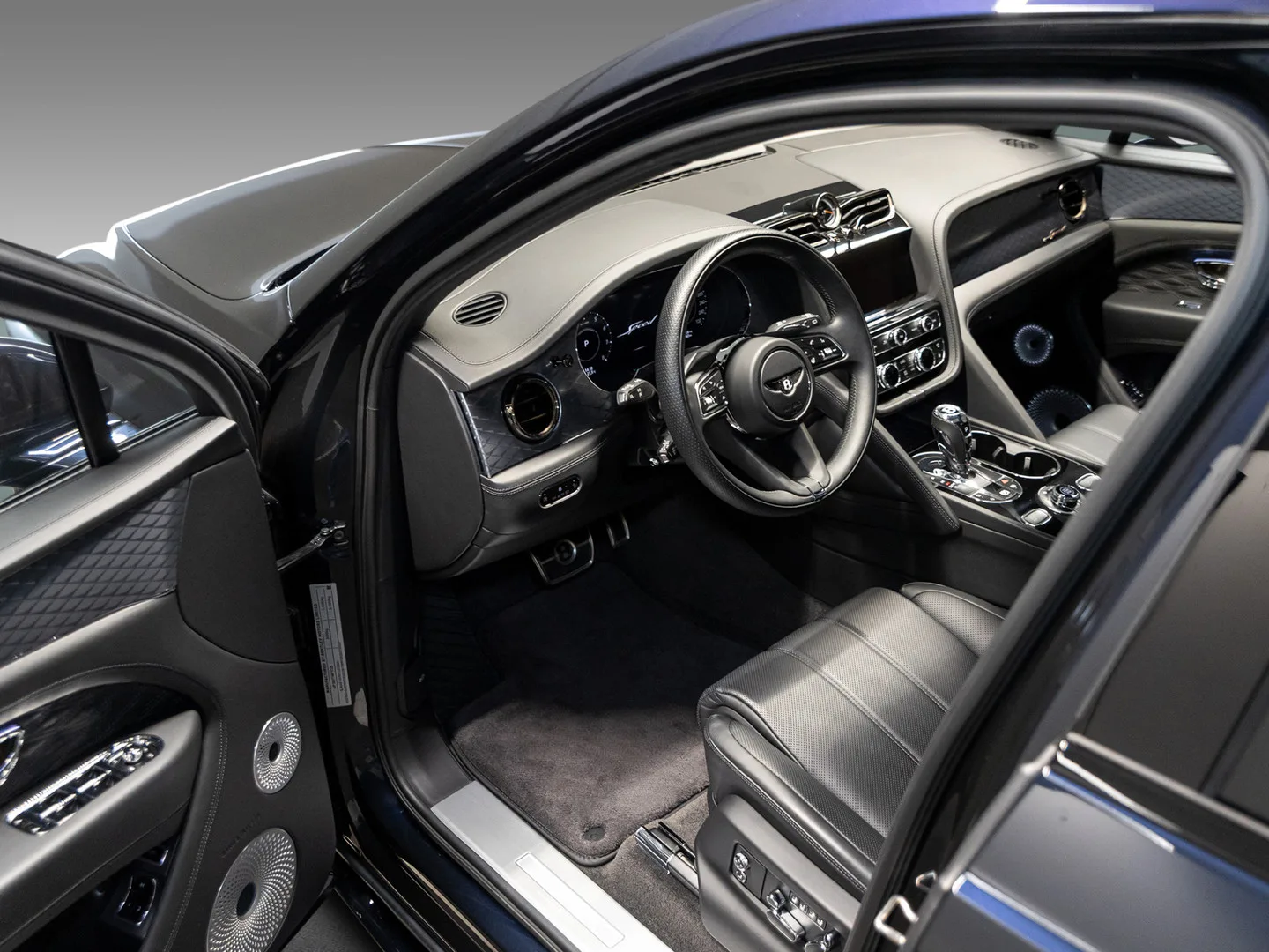 2026 Bentley Bentayga Speed V8, 11/30