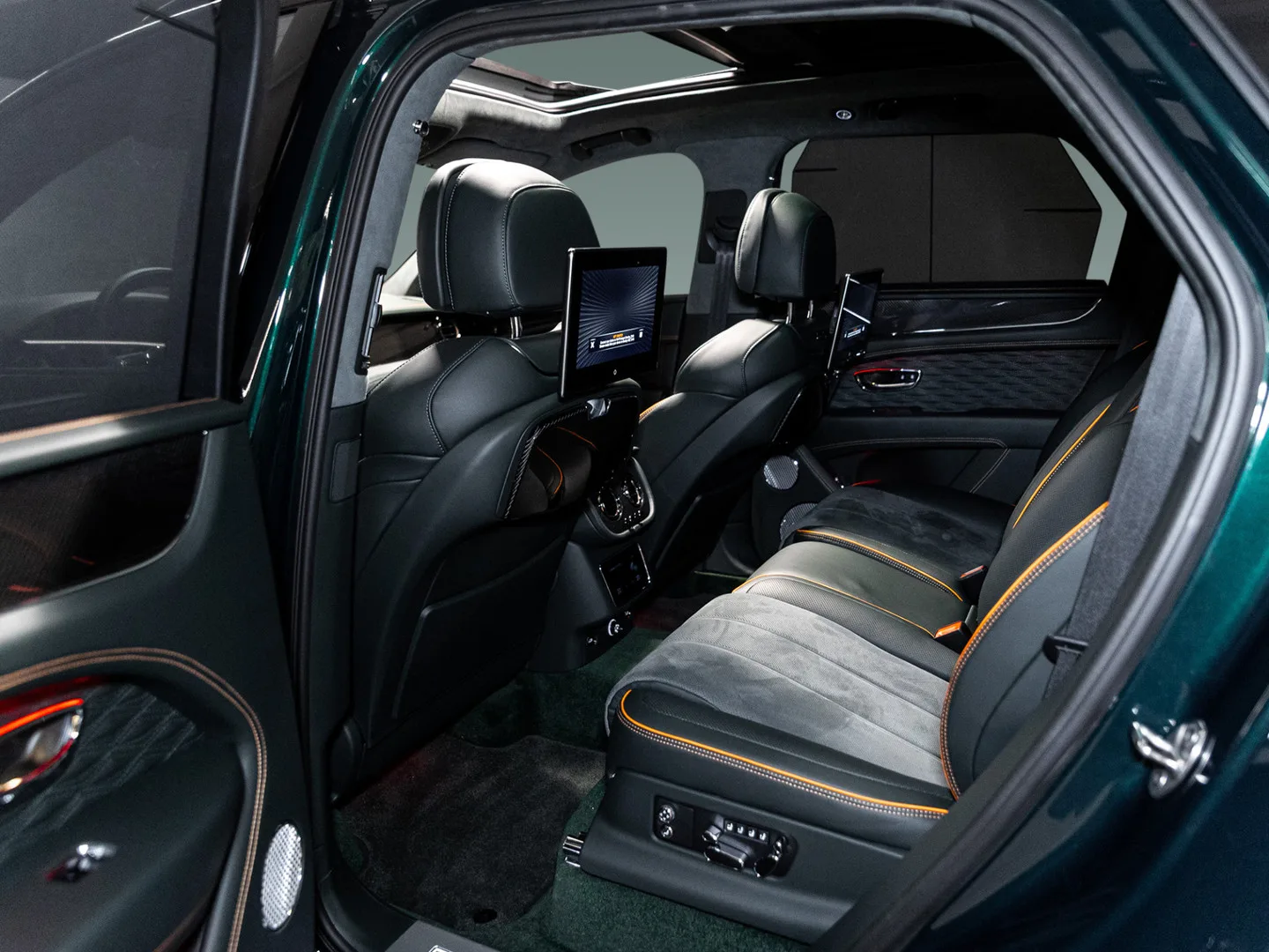 2026 Bentley Bentayga Speed V8, 18/30