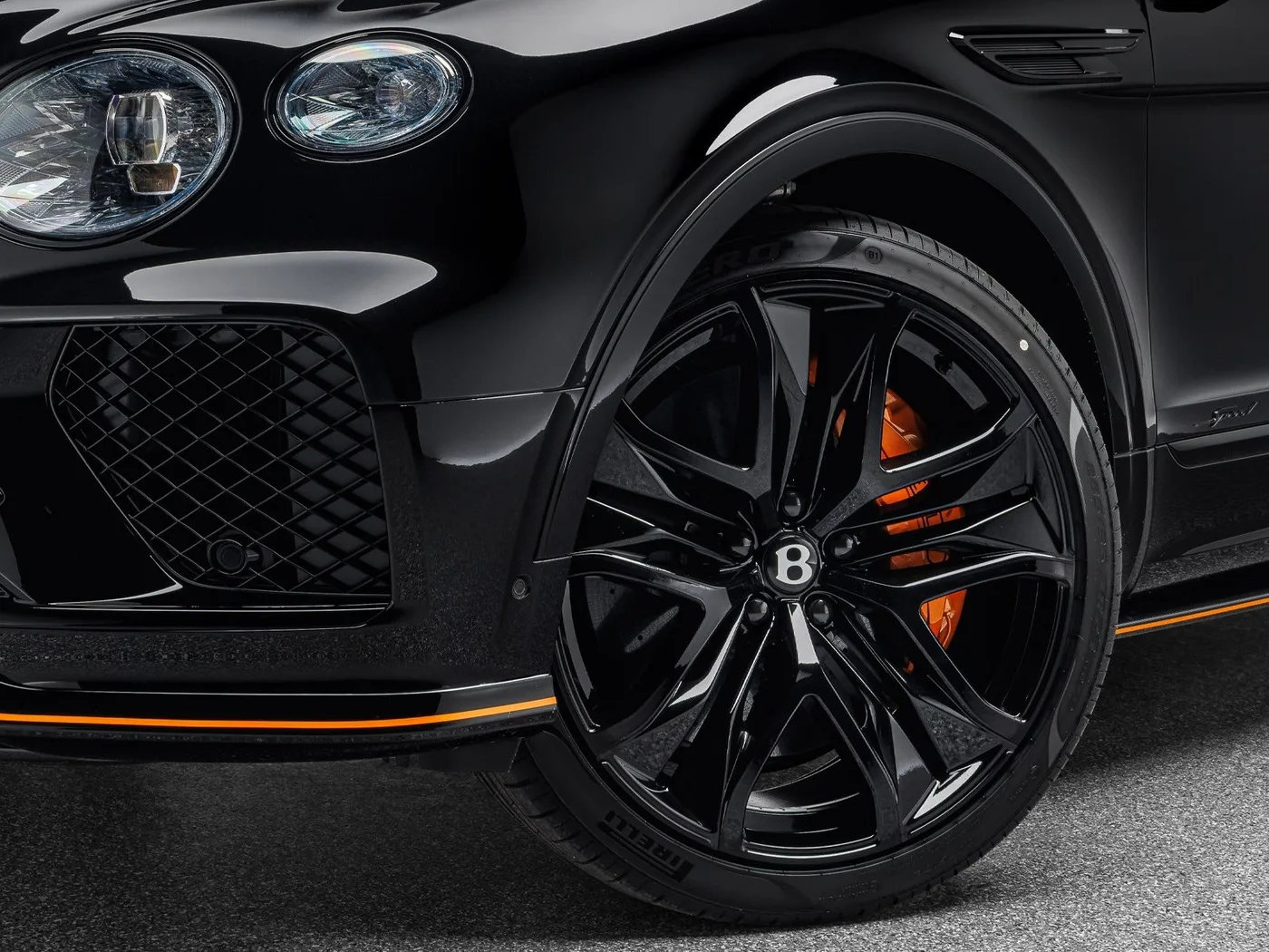 2026 Bentley Bentayga Speed offered by a specialist dealer in Böblingen, Germany, photo 7 of 15