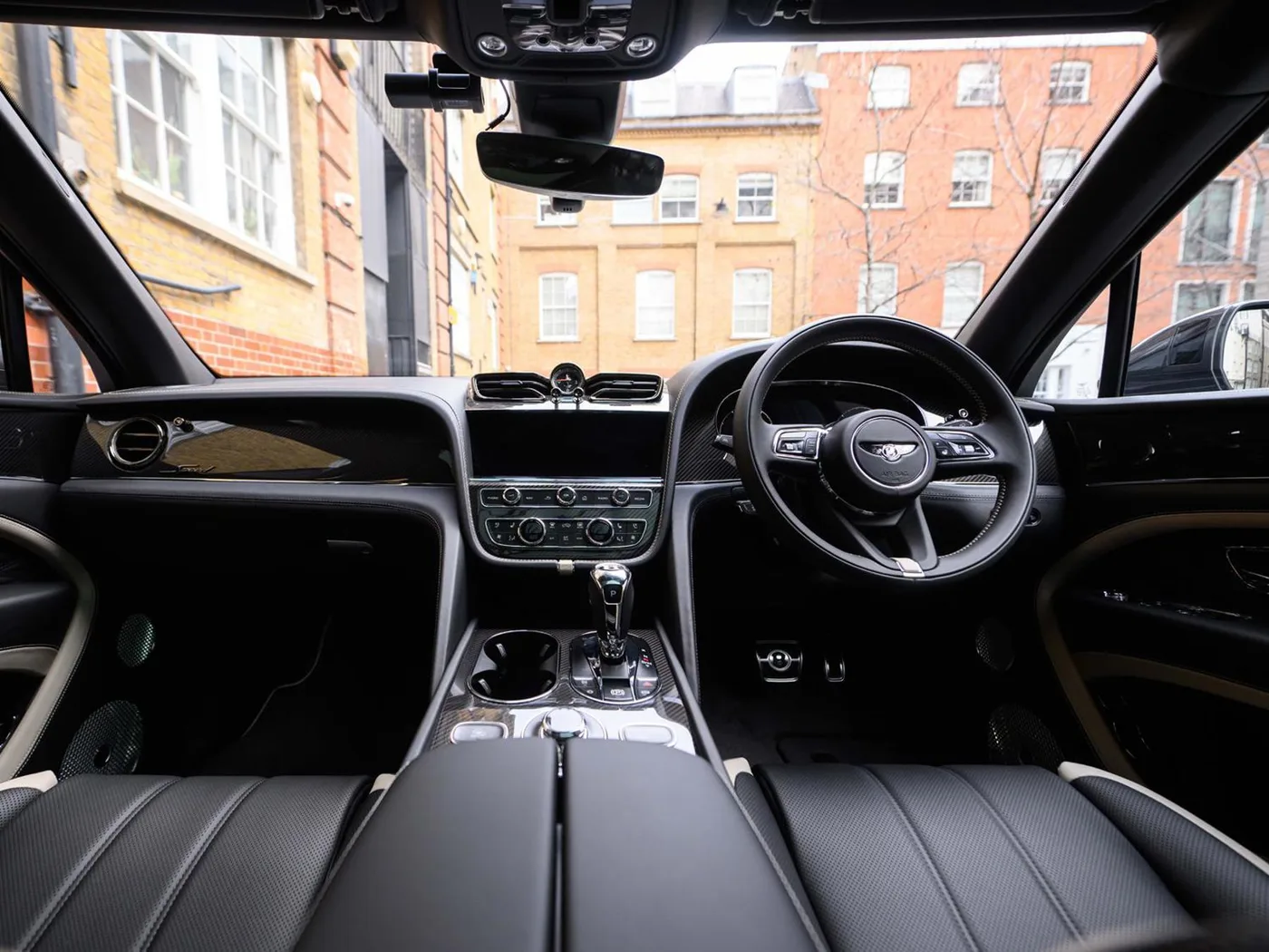 2026 Bentley Bentayga Speed proposée par un groupe de concessions agréées à London, Royaume-Uni, photo 4 sur 25
