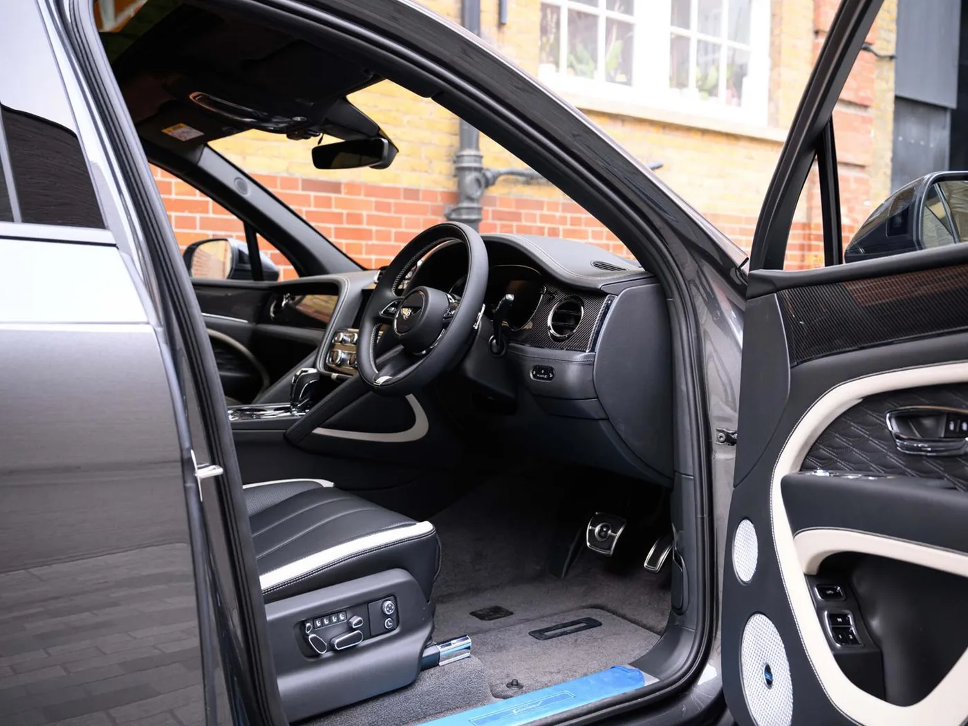 2026 Bentley Bentayga Speed proposée par un groupe de concessions agréées à London, Royaume-Uni, photo 18 sur 25