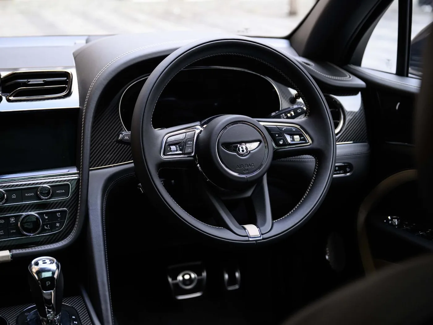 2026 Bentley Bentayga Speed proposée par un groupe de concessions agréées à London, Royaume-Uni, photo 20 sur 25