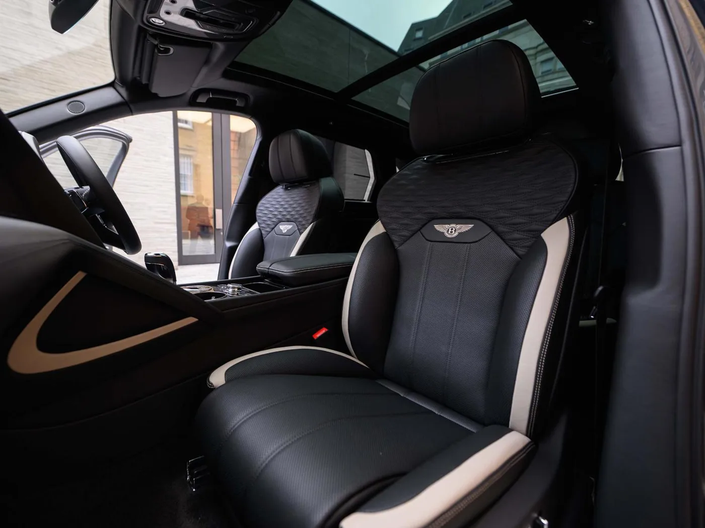 2026 Bentley Bentayga Speed proposée par un groupe de concessions agréées à London, Royaume-Uni, photo 21 sur 25