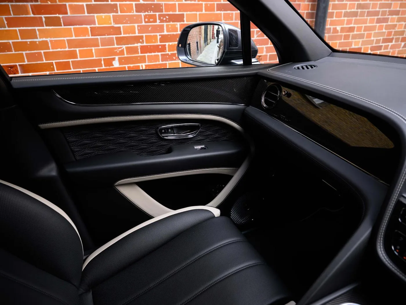2026 Bentley Bentayga Speed proposée par un groupe de concessions agréées à London, Royaume-Uni, photo 22 sur 25