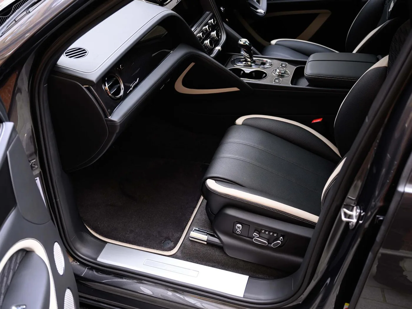2026 Bentley Bentayga Speed proposée par un groupe de concessions agréées à London, Royaume-Uni, photo 24 sur 25