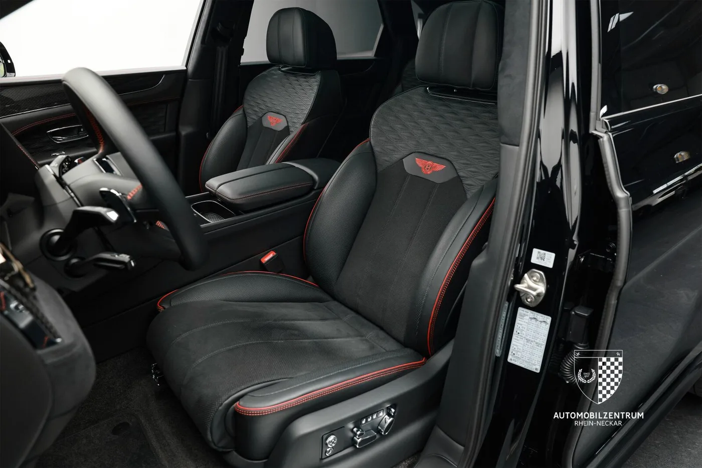 2026 Bentley Bentayga Speed Mulliner angeboten von einem Supersportwagenhändler in Viernheim, Deutschland, Foto 16 von 25