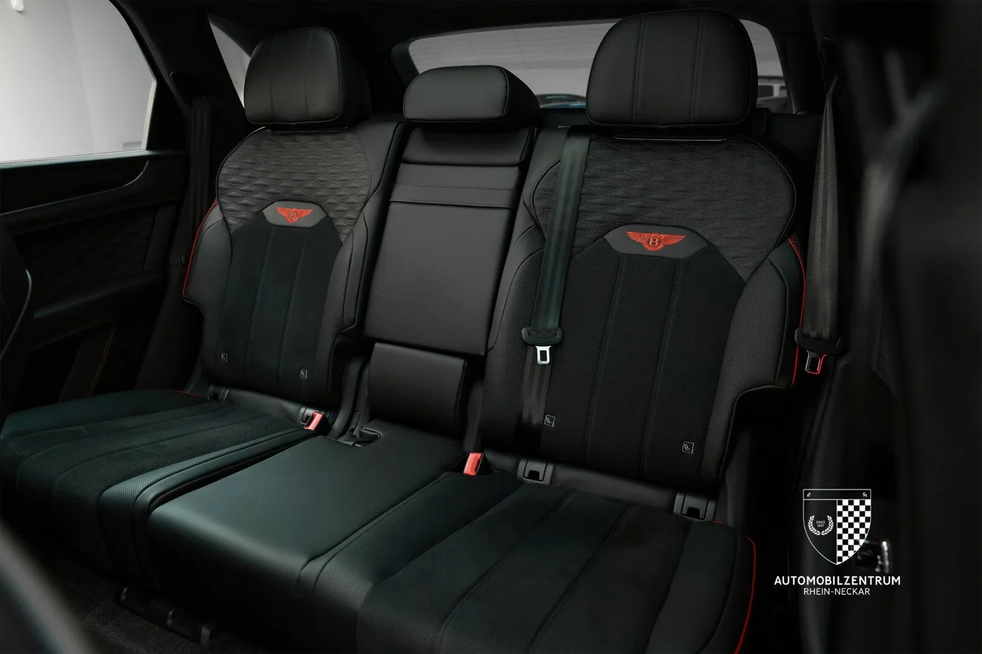 2026 Bentley Bentayga Speed Mulliner angeboten von einem Supersportwagenhändler in Viernheim, Deutschland, Foto 18 von 25
