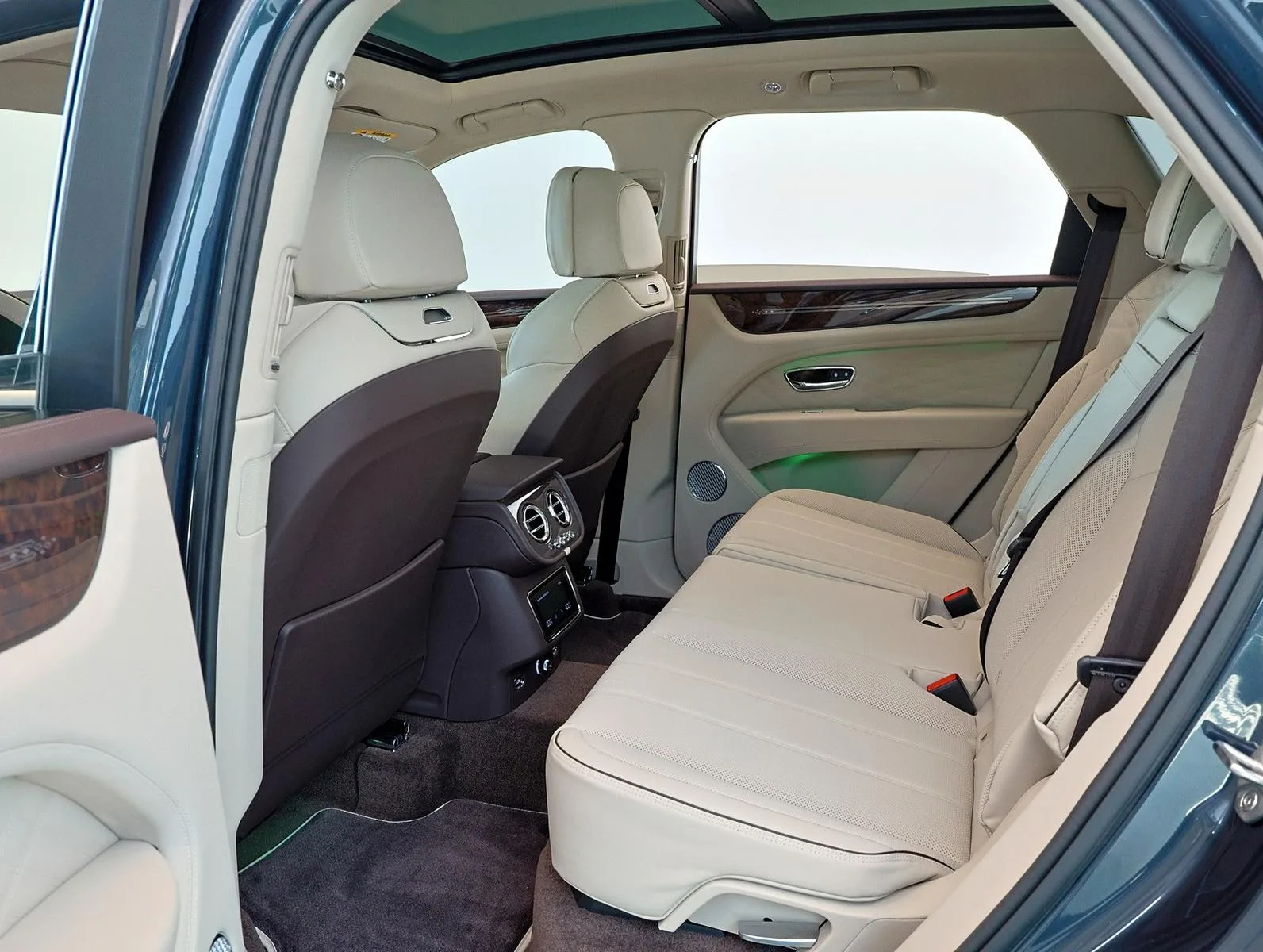 2026 Bentley Bentayga V8 Atelier Edition, 9/24