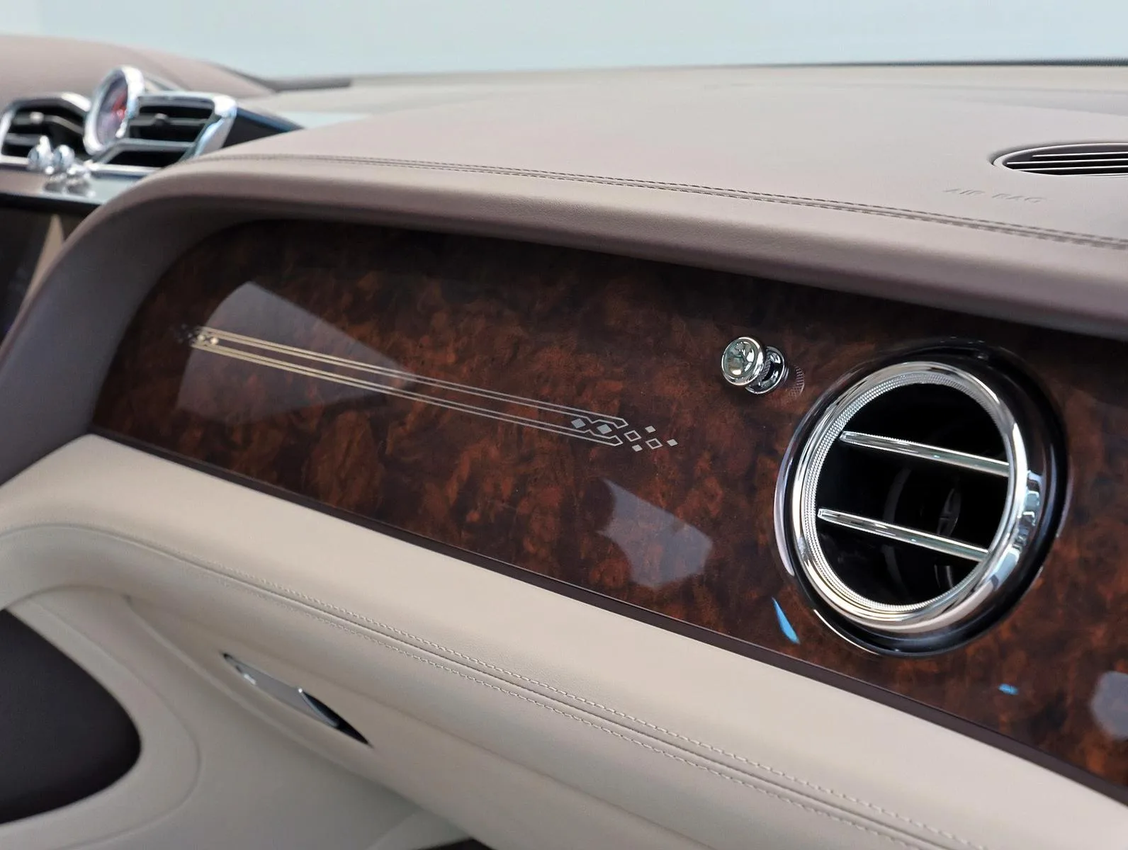 2026 Bentley Bentayga V8 Atelier Edition, 12/24