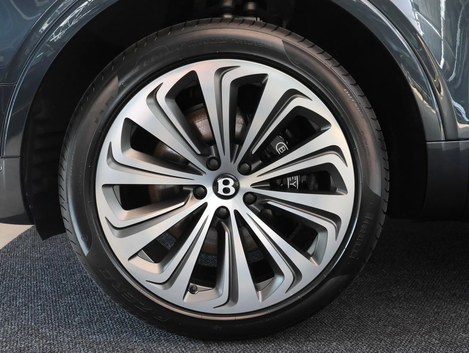 2026 Bentley Bentayga V8 Atelier Edition, 15/24